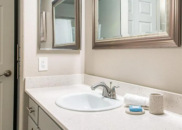 Landing - Modern With Amazing Amenities Apartment