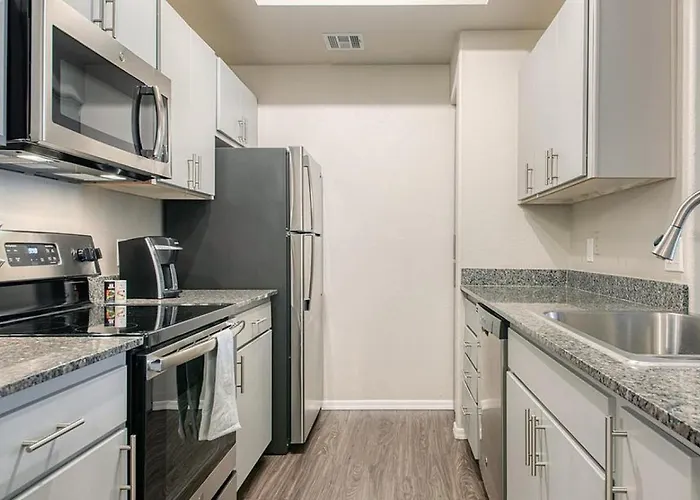 Apartment Landing - Modern With Amazing Amenities *