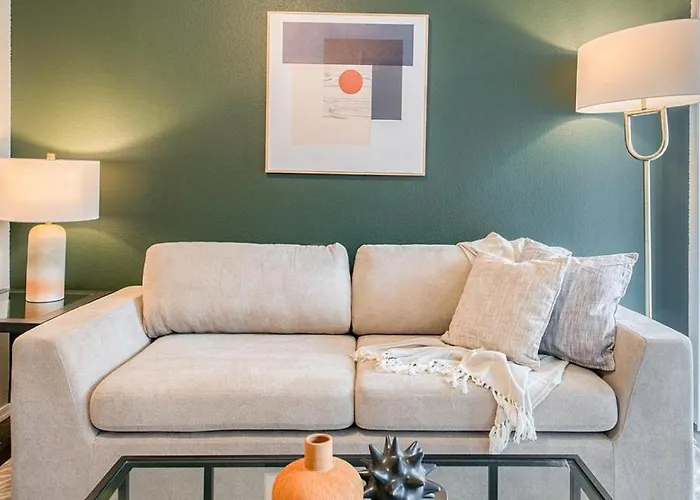 Landing - Modern With Amazing Amenities *